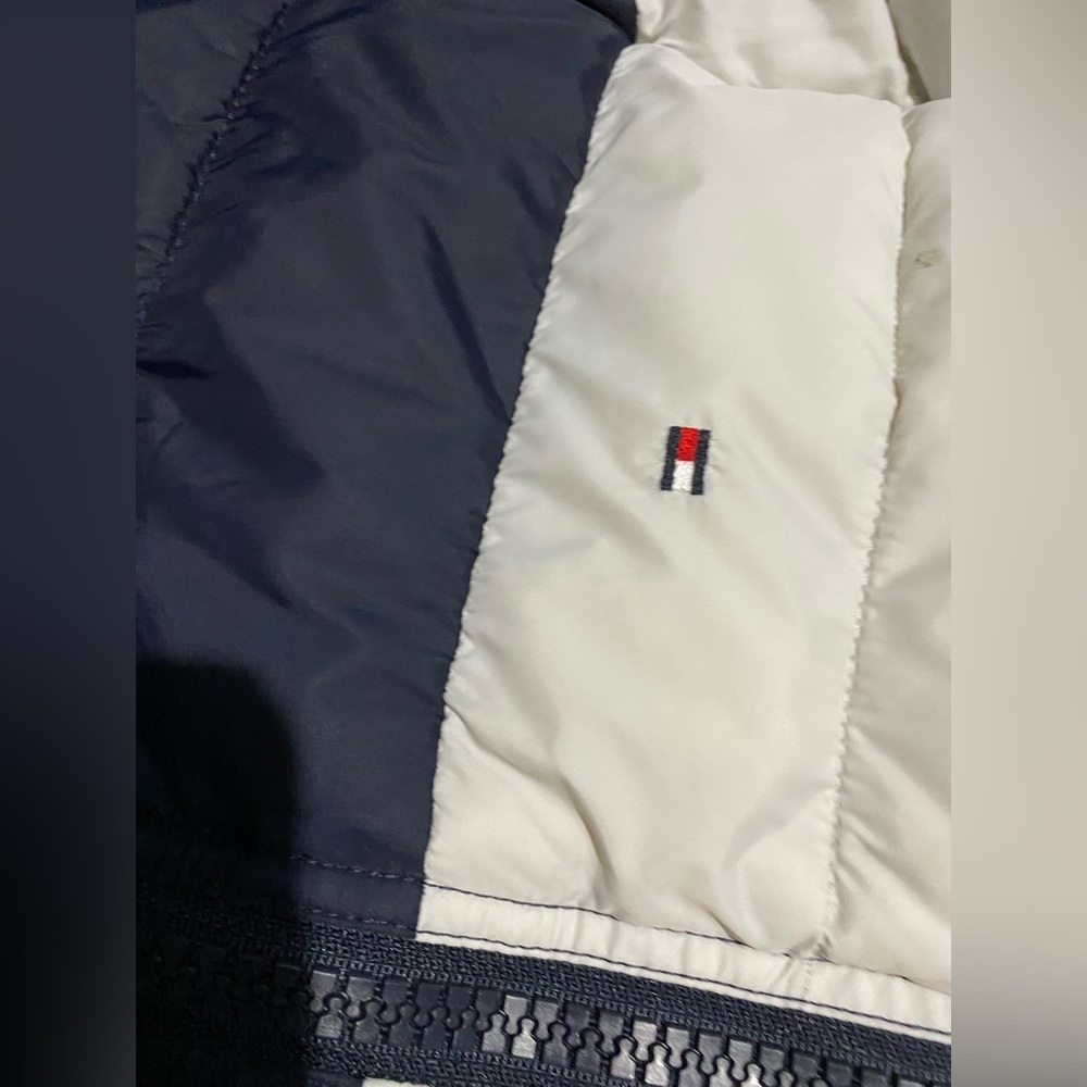 Tommy Hilfiger - Picture 2 of 8